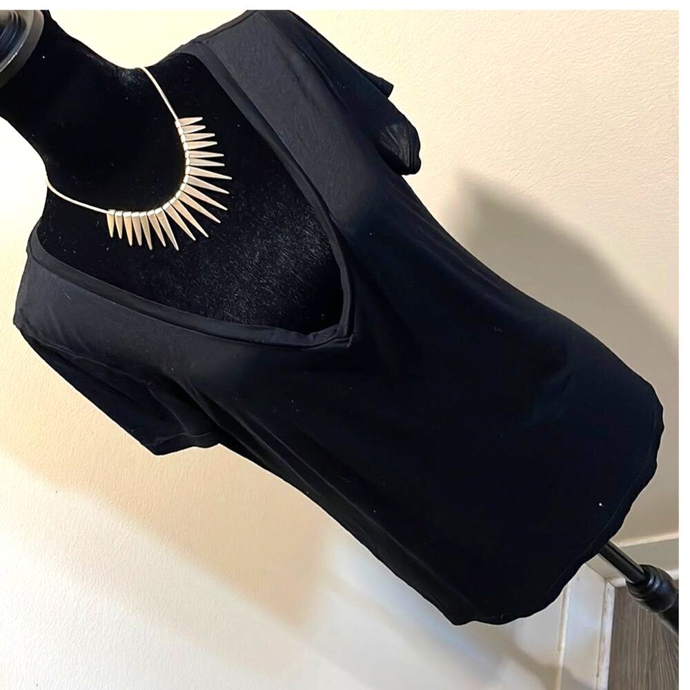💥H&M Basics Black V Neck T Shirt Small Short Sleeve Essential Tee